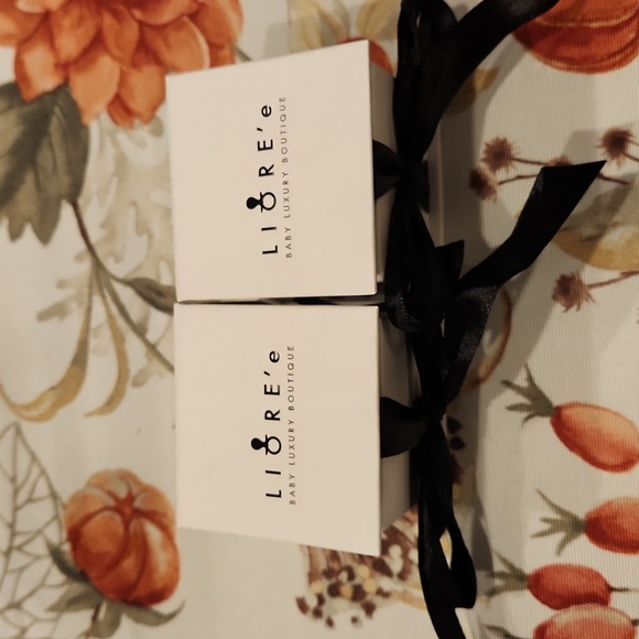 Liore'e Pearl w/Initial Pacifier - Picture 8 of 9